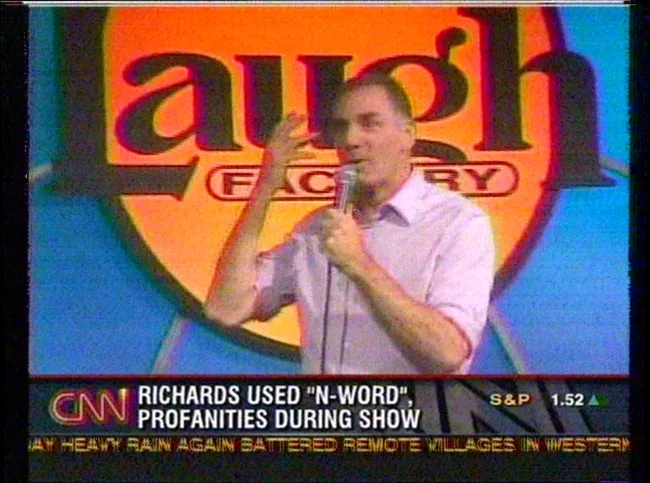 Michael Richards haciendo stand-up.