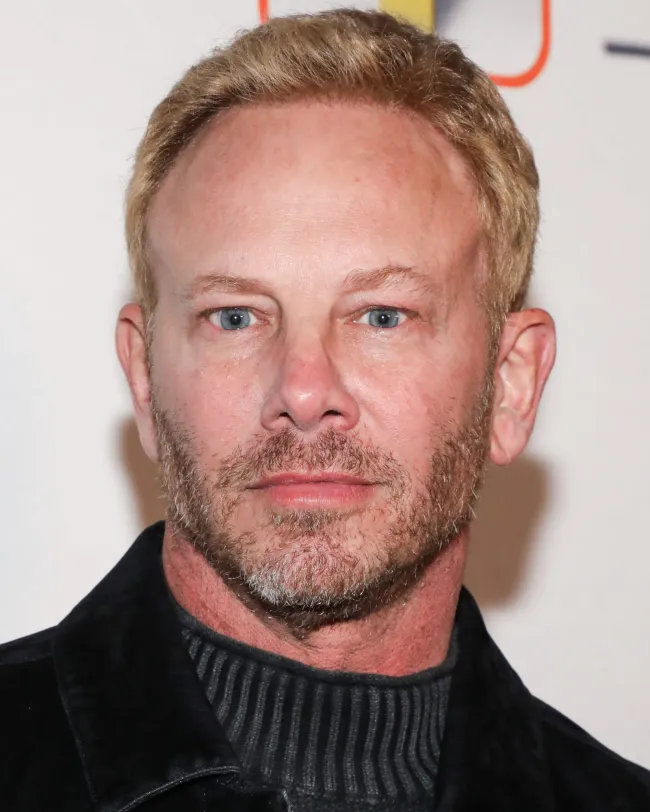 Ian Ziering en la alfombra roja