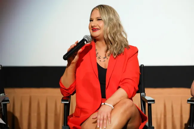 Gypsy Rose Blanchard hablando en un panel.