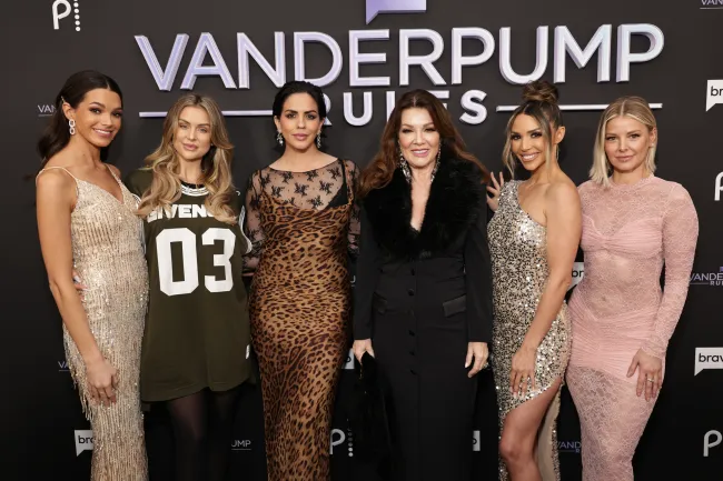 Ally Lewber, Lala Kent, Katie Maloney, Lisa Vanderpump, Scheana Shay y Ariana Madix