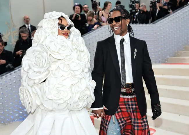 Rihanna y A$AP Rocky en la Met Gala 2023.