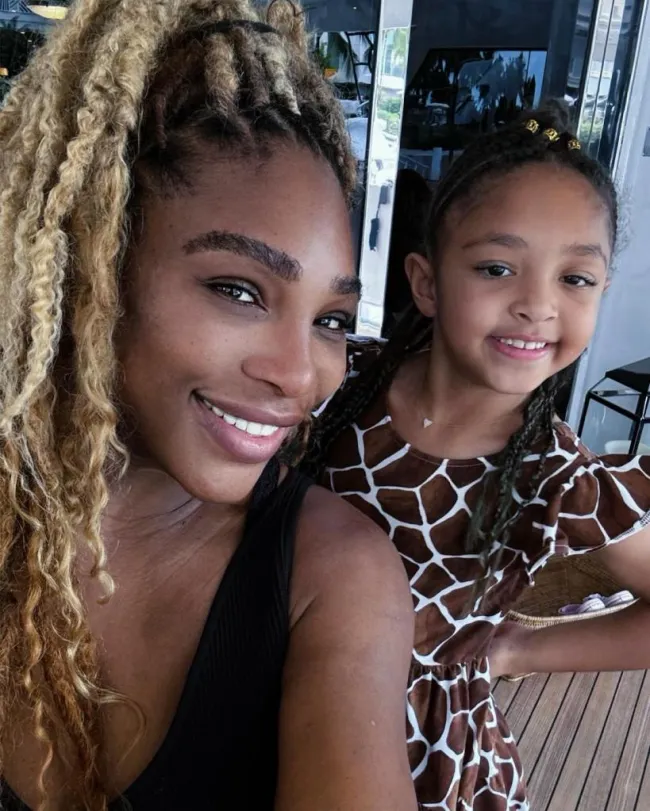 Serena Williams y Olympia en una selfie.