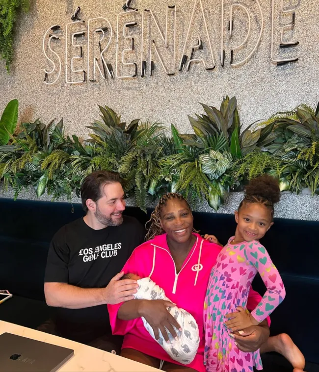 Serena Williams, Alexis Ohanian y sus dos hijas.