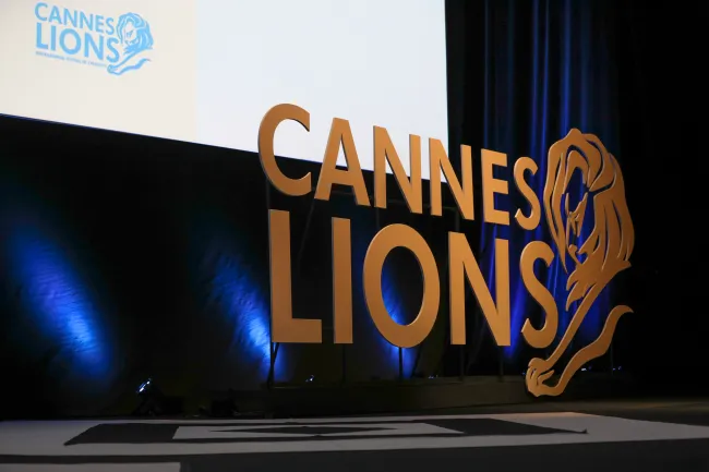 logotipo de los leones de cannes